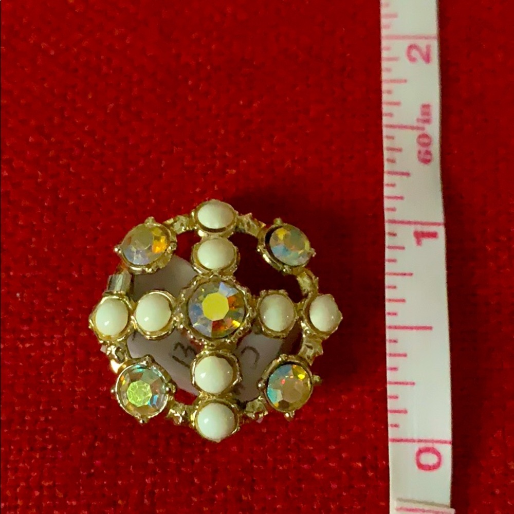 Crystal pin